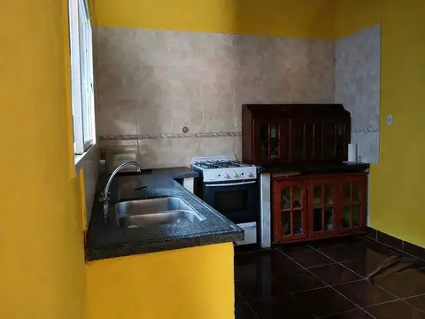 Casa 4 ambientes con 1 baño