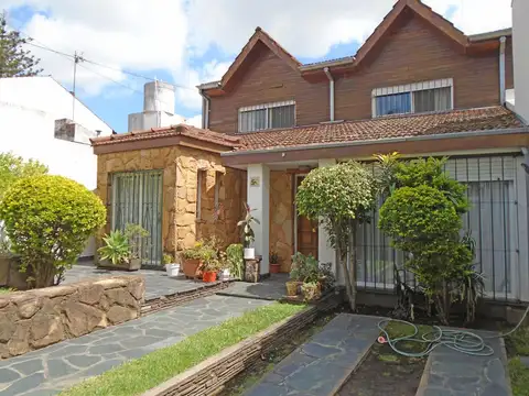 VENTA CASA DE 5 AMBIENTES EN FLORIDA