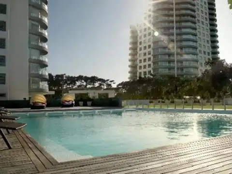 Departamento en Ocean Drive Punta del este - Piso alto vista a la mansa y brava