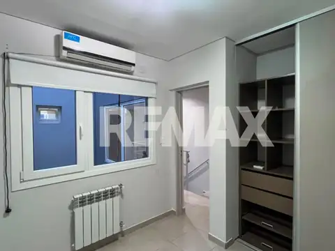 Depto Tipo Casa en Alquiler con 1 cocheras