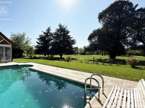 Casa en Venta en Abril Club De Campo, USD 850.000