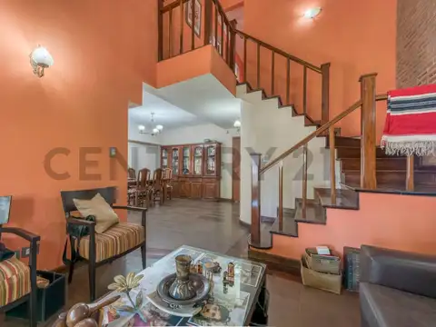 Casa en Venta con 5 cocheras