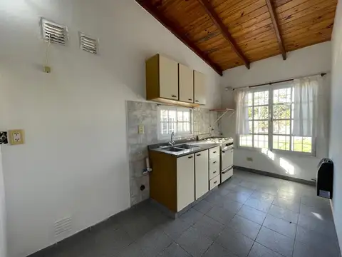 CASA EN VENTA  FUNES  JARDIN PILETA APTA CREDITO