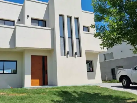 CASA EN VENTA - ESCOBAR