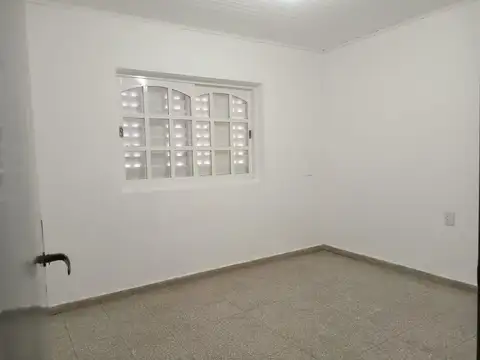 Casa 5 ambientes con 1 baño