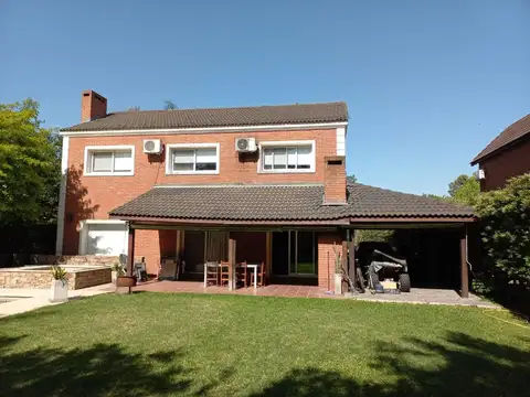 Casa 4 ambientes con 3 baños