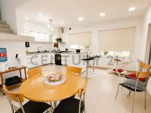 Casa 6 ambientes con 4 baños