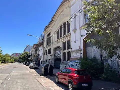 RETASADO. Deposito en venta en Barracas