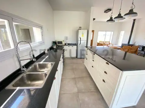 VENTA Casa 4 ambientes con pileta | Barrio Norte, Tres Pinos, General Rodríguez – FINANCIA – ACEPTA