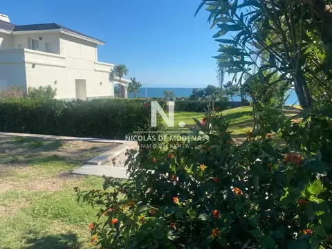 Casa 9 ambientes con 8 baños