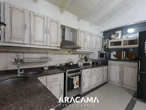 Casa 4 ambientes con 4 baños