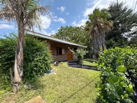 Casa 8 ambientes con 2 baños