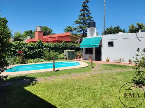 Casa 7 ambientes con 2 baños