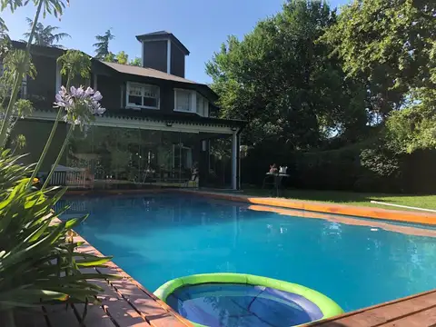 VENTA EXCELENTE CASA 4 Amb.  PARQUE LELOIR 