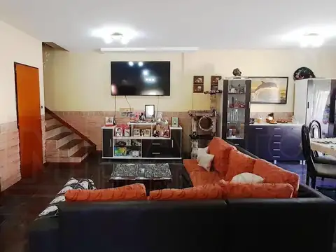 Depto Tipo Casa 4 ambientes con 2 baños
