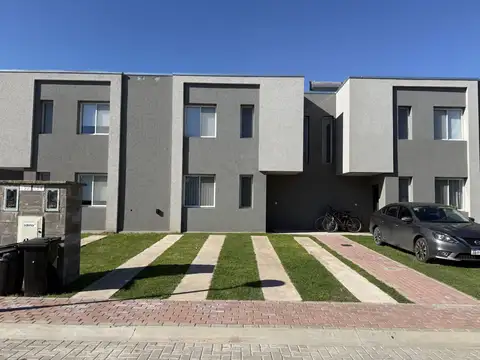 Casa tipo duplex con Jardín en Decs Tortugas luminoso en cuotas