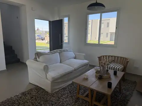 Casa 4 ambientes con 3 baños