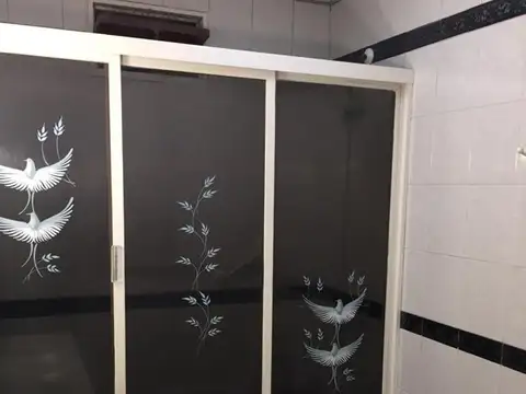 CASA DE 3 AMB. CON GARAJE, QUINCHO Y LOFT O TALLER