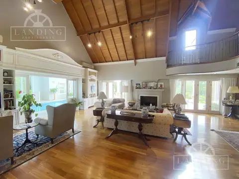 Casa en Venta con 2 cocheras