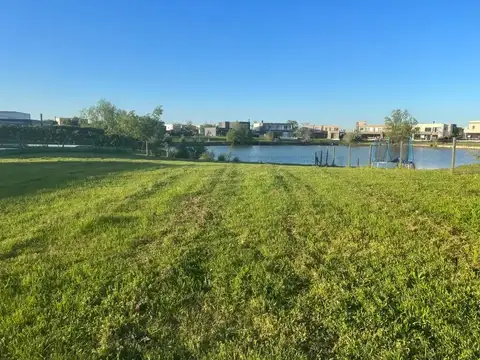 HERMOSO LOTE A LAGUNA  en  venta en El Canton Islas 