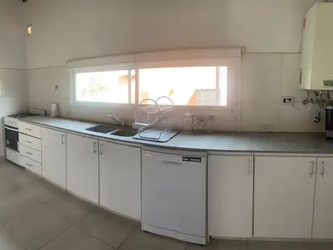 Casa 5 ambientes con 2 baños