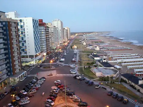 DUPLEX con excelente ubicación - 4 cuadras de la peatonal (calle 21) ¡¡ APTO CREDITO !!