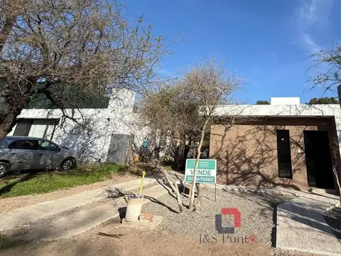 CASA DE DOS DORMITORIOS EN VILLA CATALINA