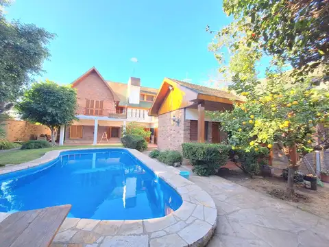 Casa en  villa ballester zona Holters