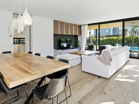 Casa 5 ambientes con 3 baños