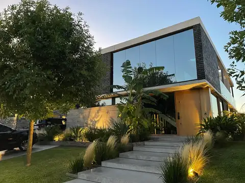 Venta Casa 5 Ambientes en Nordelta gran calidad constructiva Barrio Castaños