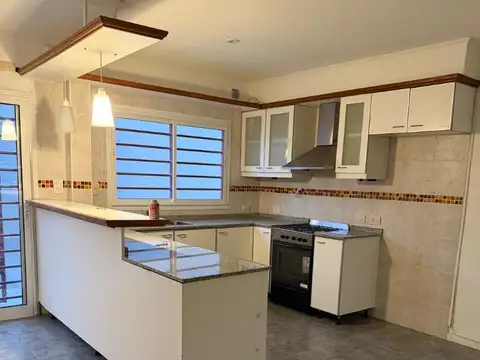 Casa en Alquiler con 1 cochera