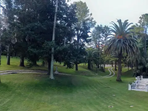 Casa en Venta con 6 cocheras