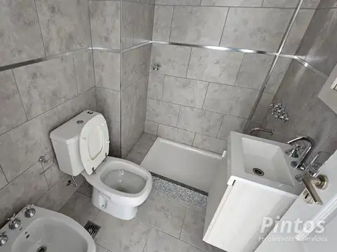 Sarmiento (e/ Entre Ríos y Moreno)
