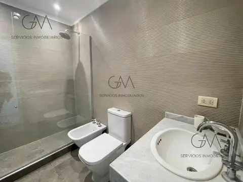 Casa 6 ambientes con 4 baños