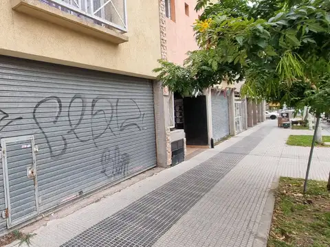 EN VENTA EN EL PALOMAR LOCAL A ESTRENAR AL LADO DEL HALL DE ENTRADA MIRANDO DE FRENTE - FICHA 9070