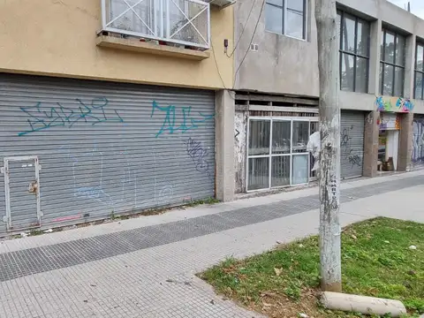 EN VENTA EN EL PALOMAR LOCAL A ESTRENAR AL LADO DEL HALL DE ENTRADA MIRANDO DE FRENTE - FICHA 9070