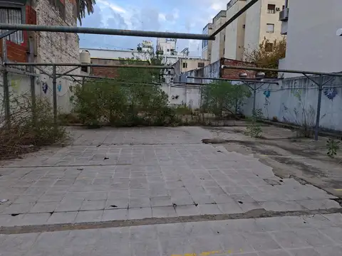VENTA de IMPORTANTE TERRENO EN MORON CENTRO 