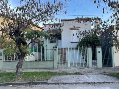 Casa 3 amb en Tigre Residencial con jardin enorme  Mucho pontencial!