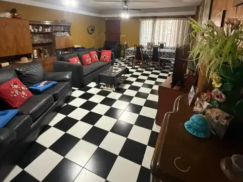 Casa 5 ambientes con 3 baños