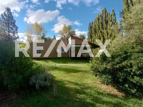 Propiedad con 8 viviendas 1 galpón y 1 quincho.