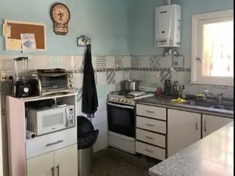 Casa 9 ambientes con 3 baños