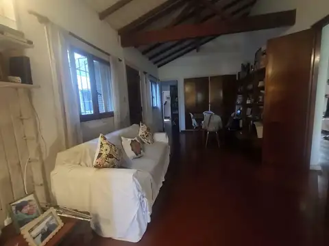 Casa en Venta con 3 cocheras