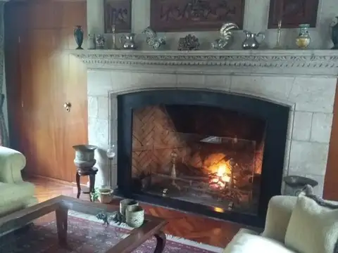 Casa en Venta 9 ambientes - Las Lomas-Jockey