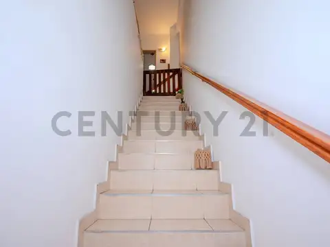 VENTA PH 3 AMB. CON ESCRITORIO Y PATIO EN MONTE CASTRO. EVALÚA PERMUTA. APTO CRÉDITO
