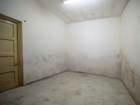 CASA TRES DORMITORIOS A RECICLAR  B°. INDUSTRIAL