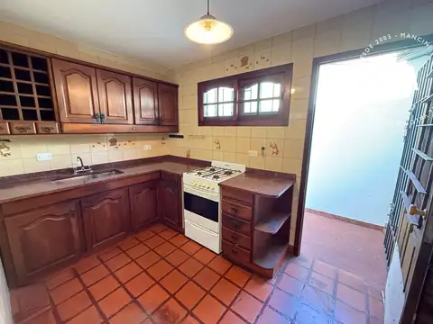 Depto Tipo Casa en Alquiler con 2 cocheras
