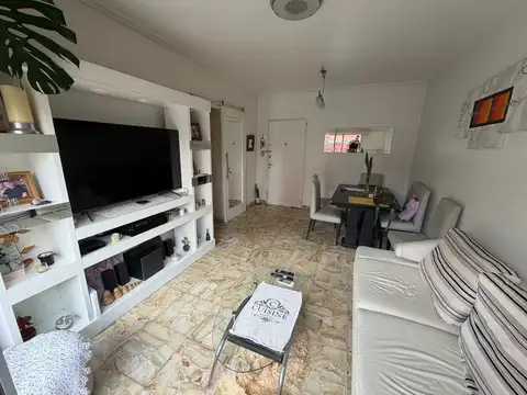 Brandsen 1100, Piso 2