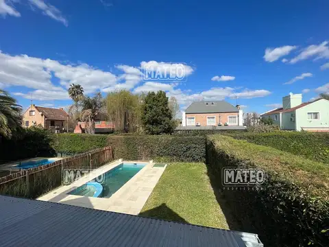 Casa 4 ambientes con 2 baños