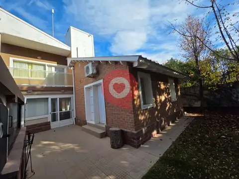 Casa 6 ambientes con 2 baños