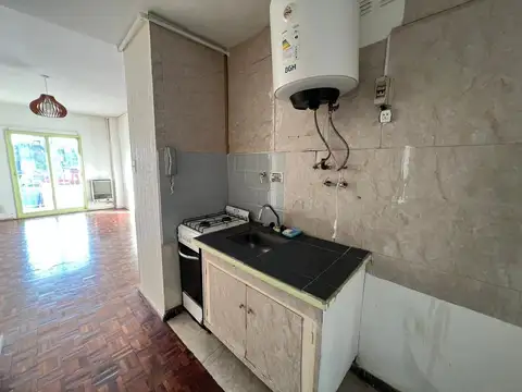 Monoambiente con balcón y vista abierta – Excelente ubicación en San Cristóbal